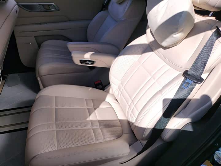 Фото 17 - Changan Deepal S09