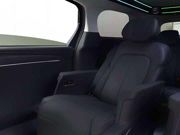 Фото 18 - Buick GL8 ES