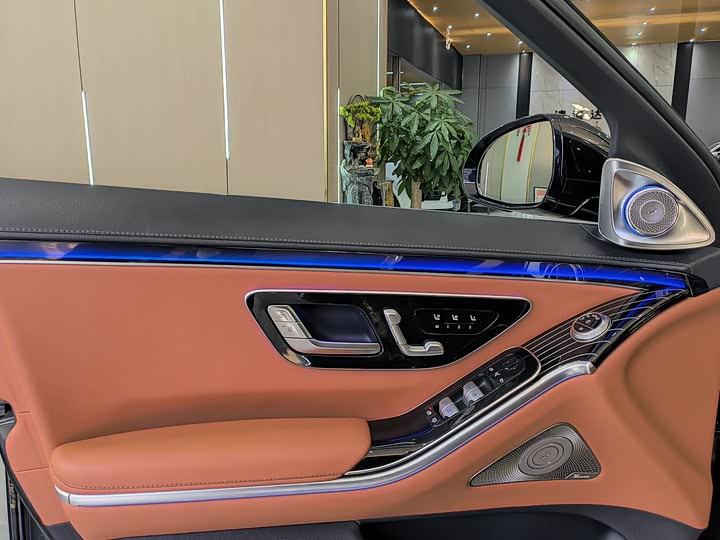 Фото 9 - Mercedes-Benz S-Class