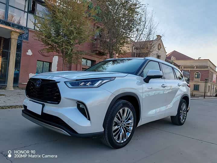 Фото 1 - Toyota Highlander