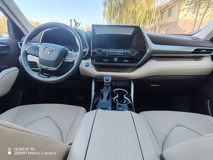 Фото 8 - Toyota Highlander