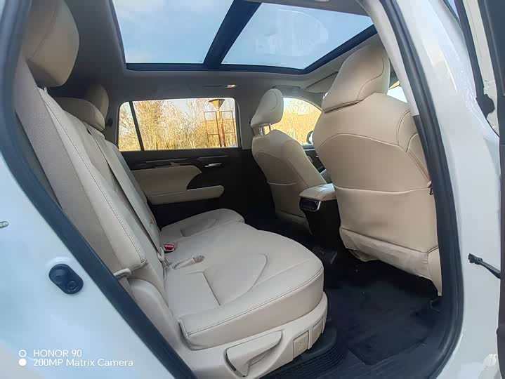 Фото 9 - Toyota Highlander