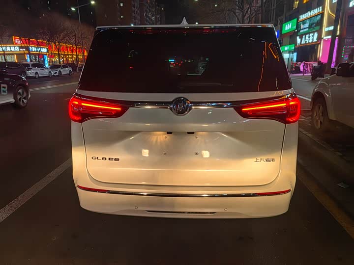 Фото 10 - Buick GL8 ES