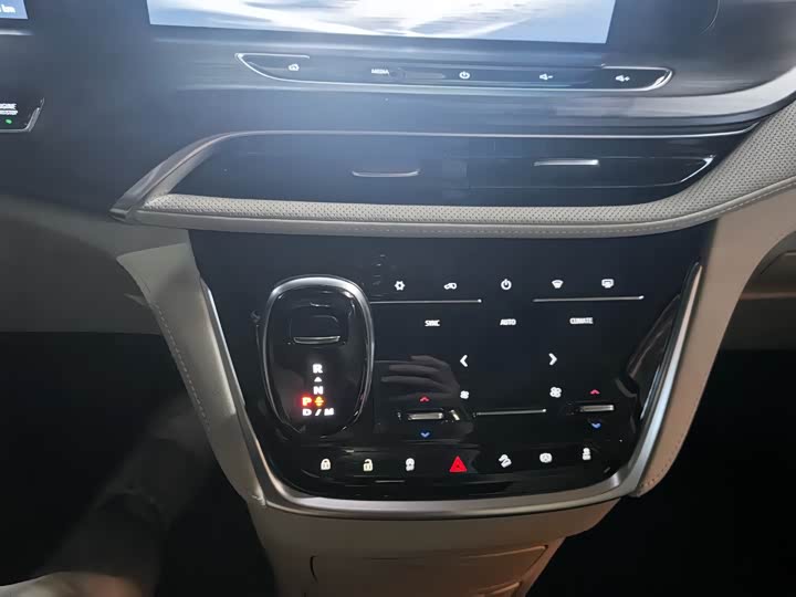 Фото 6 - Buick GL8 ES