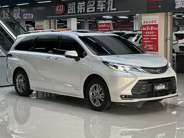 Фото 3 - Toyota Sienna