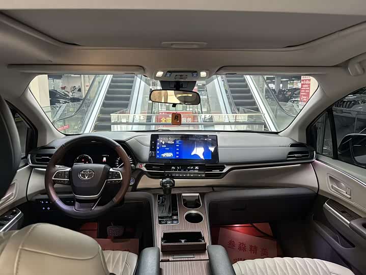 Фото 4 - Toyota Sienna