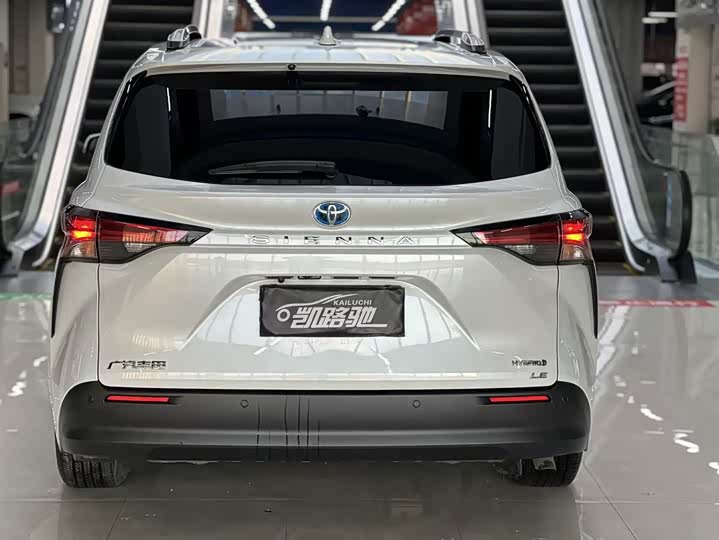 Фото 8 - Toyota Sienna