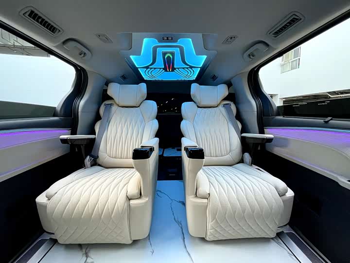 Фото 11 - Toyota Sienna