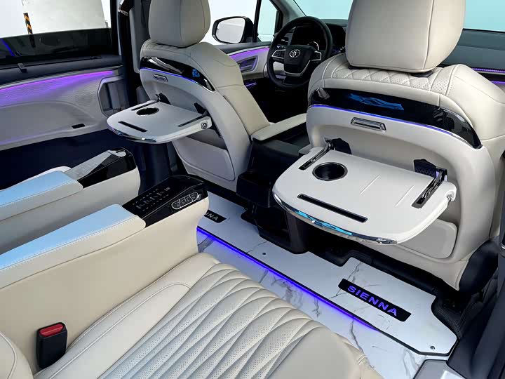 Фото 15 - Toyota Sienna