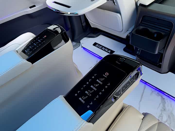 Фото 16 - Toyota Sienna