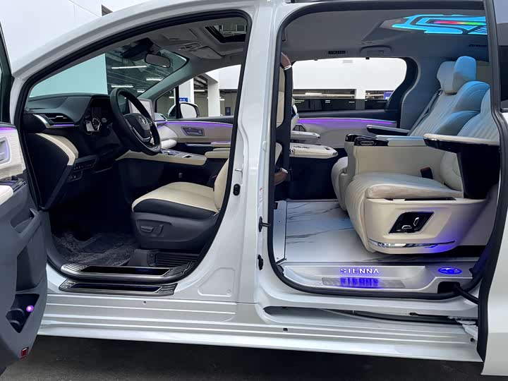 Фото 23 - Toyota Sienna