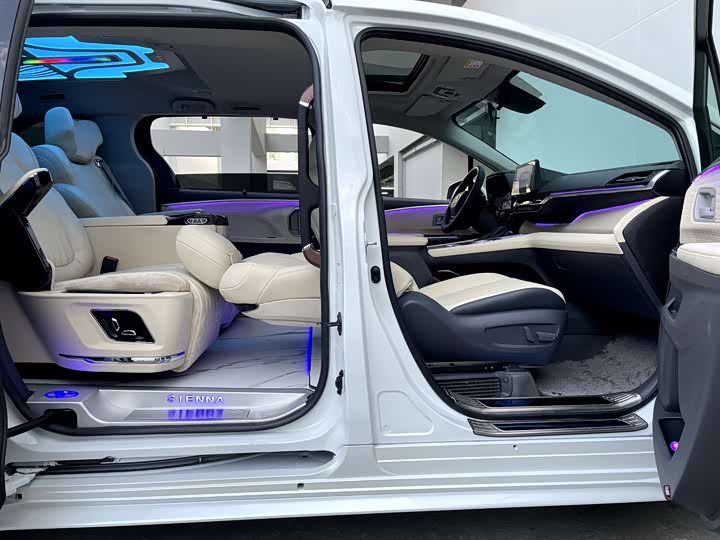 Фото 25 - Toyota Sienna