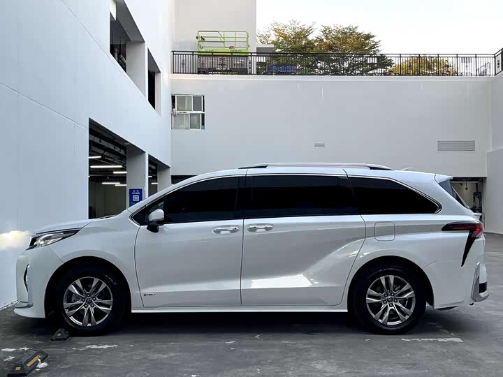 Фото 32 - Toyota Sienna