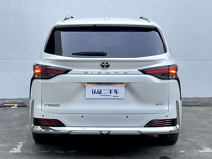 Фото 35 - Toyota Sienna