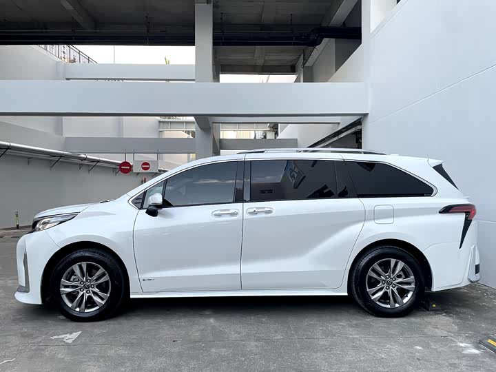 Фото 6 - Toyota Sienna