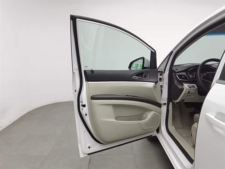 Фото 8 - Buick GL8 ES