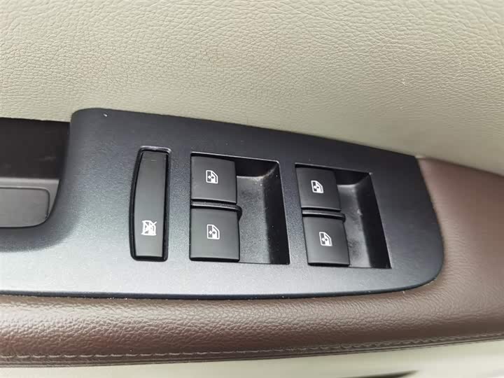 Фото 9 - Buick GL8 ES