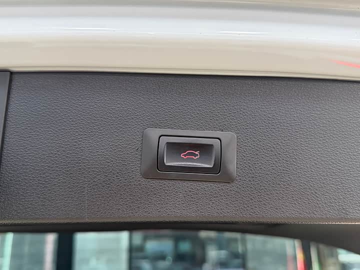 Фото 11 - Audi Q2L