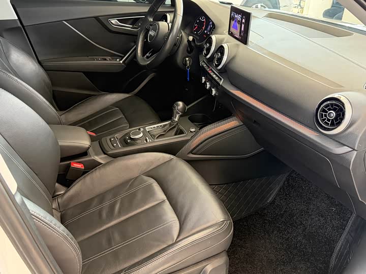 Фото 12 - Audi Q2L