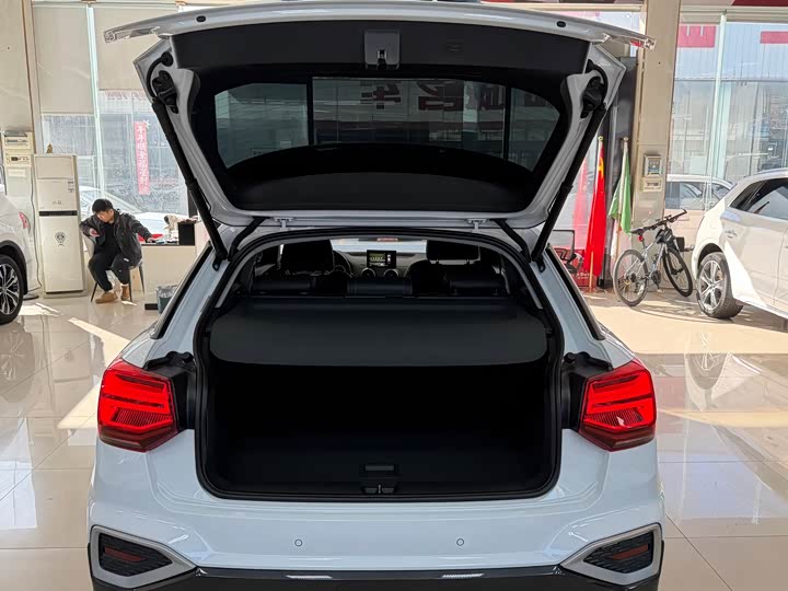 Фото 15 - Audi Q2L