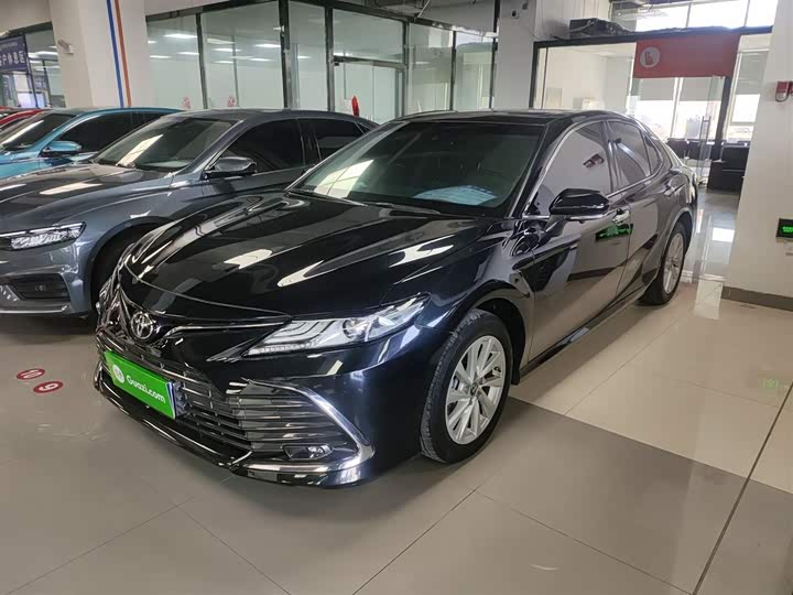 Фото 1 - Toyota Camry