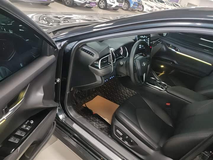 Фото 16 - Toyota Camry