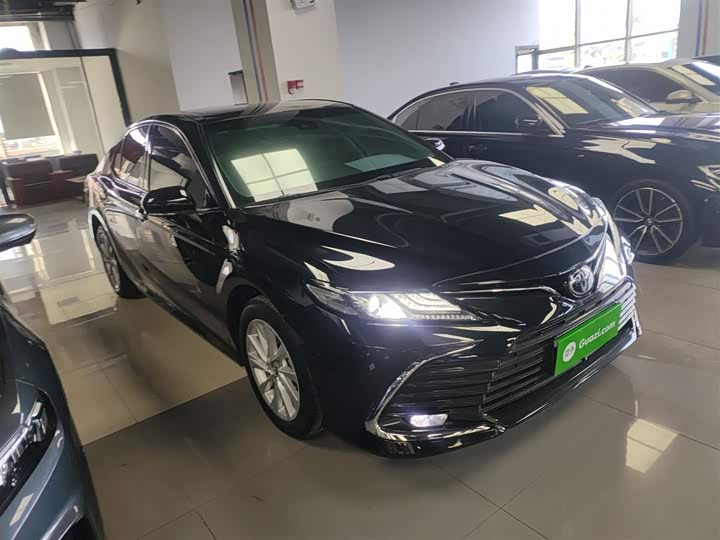 Фото 4 - Toyota Camry