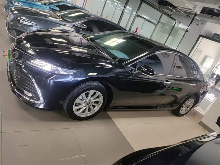 Фото 5 - Toyota Camry