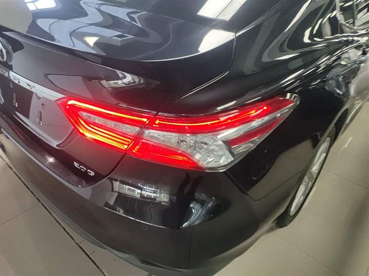 Фото 8 - Toyota Camry