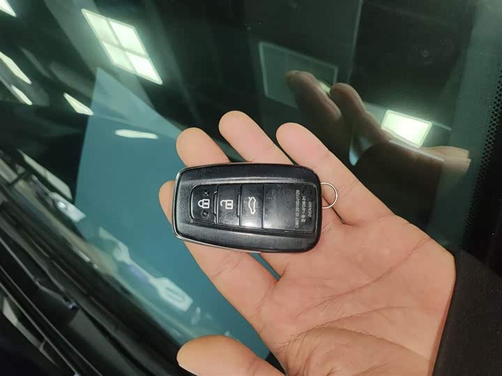 Фото 9 - Toyota Camry