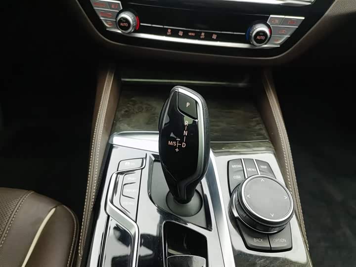 Фото 13 - BMW 5 Series