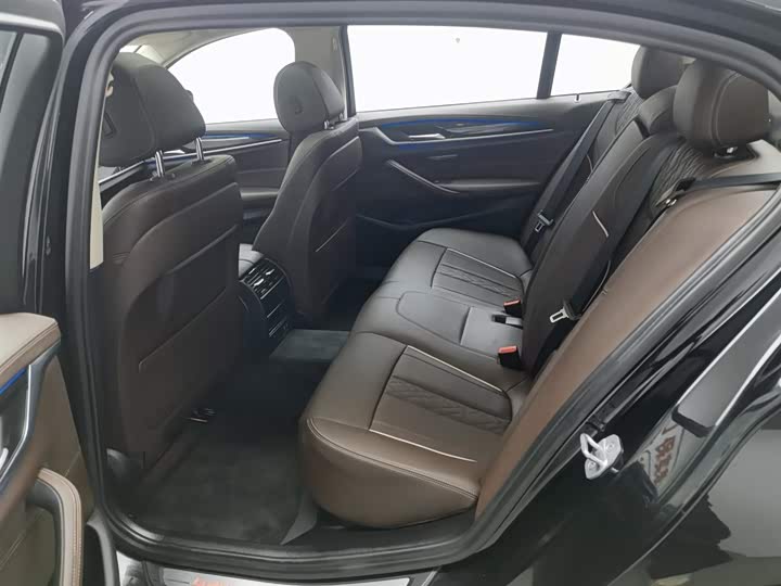 Фото 15 - BMW 5 Series