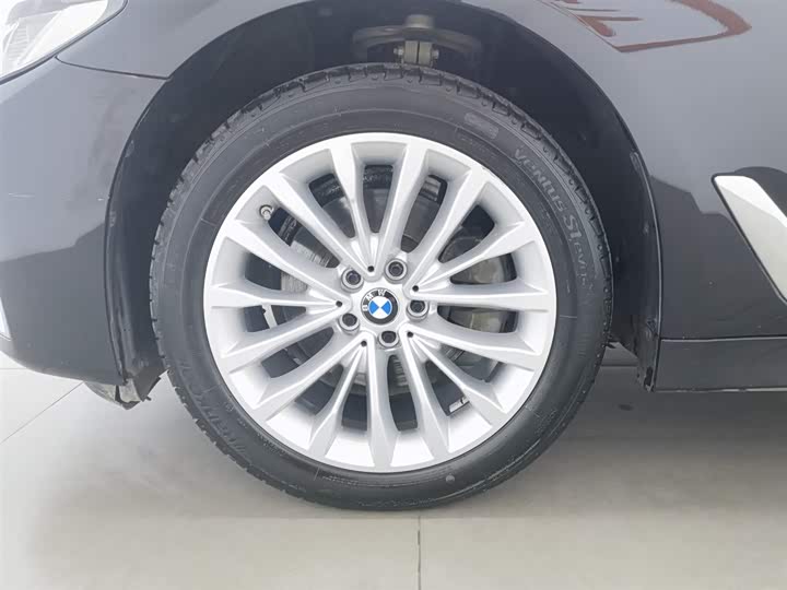 Фото 17 - BMW 5 Series