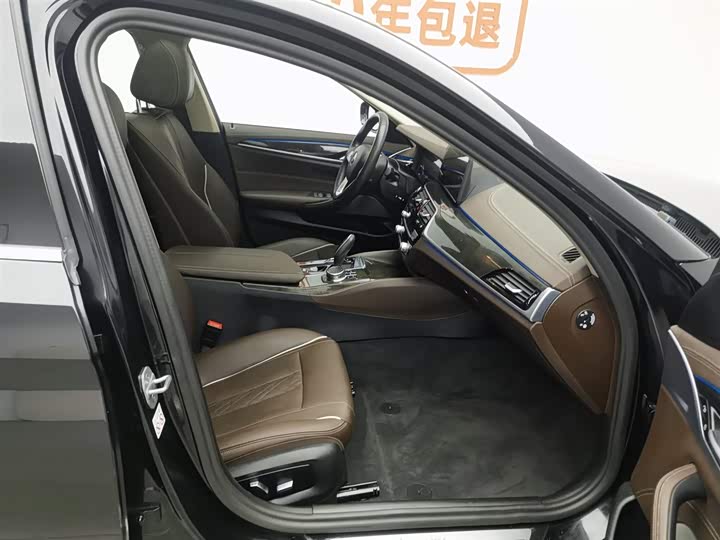 Фото 23 - BMW 5 Series