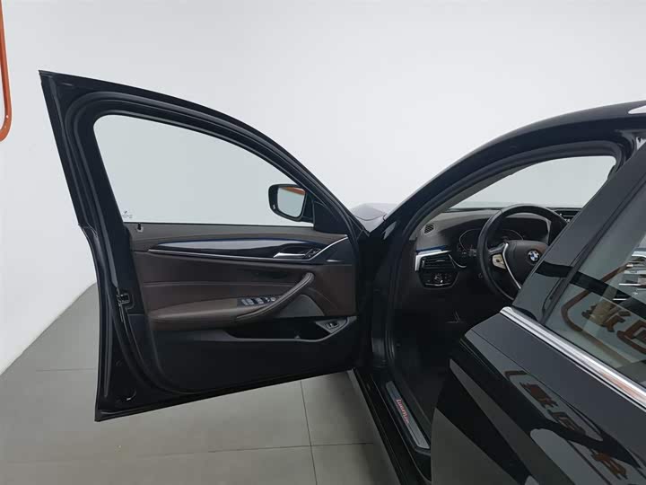 Фото 8 - BMW 5 Series