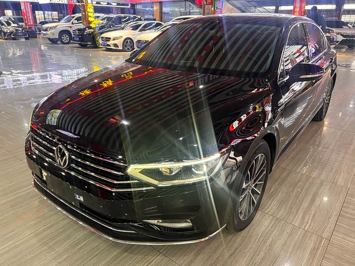 Фото 2 - Volkswagen Magotan