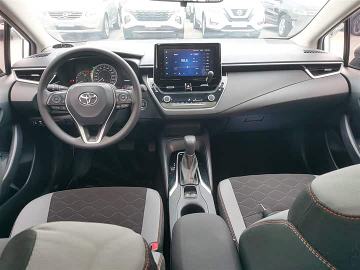 Фото 10 - Toyota Corolla