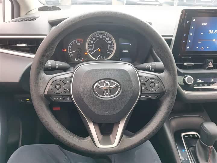 Фото 11 - Toyota Corolla