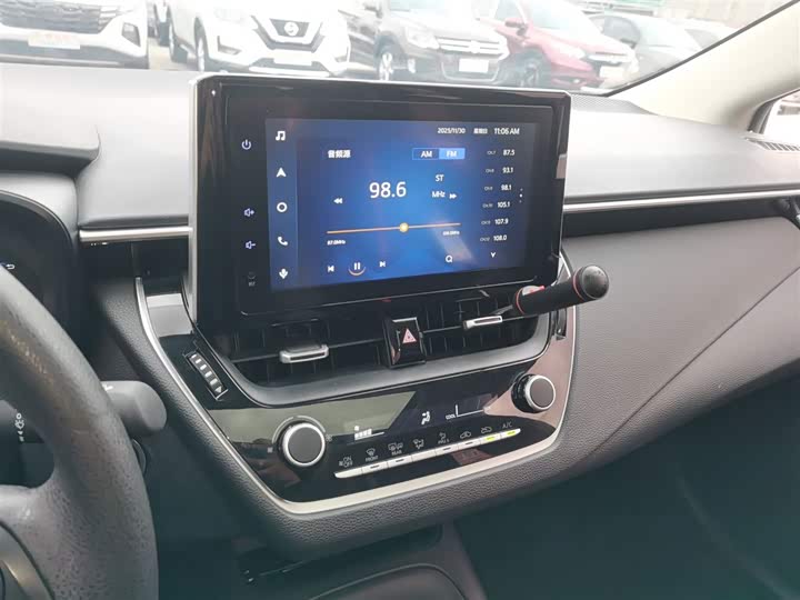 Фото 13 - Toyota Corolla