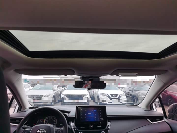 Фото 18 - Toyota Corolla