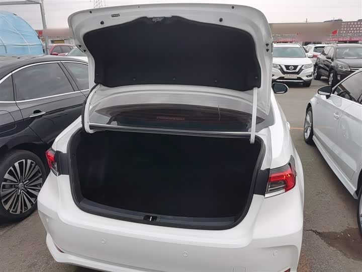 Фото 19 - Toyota Corolla