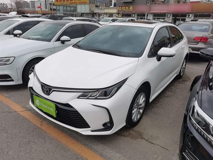 Фото 2 - Toyota Corolla