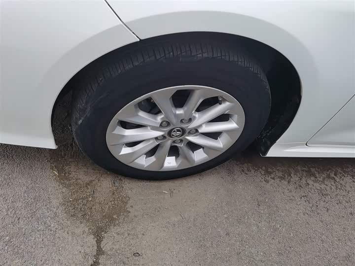 Фото 23 - Toyota Corolla