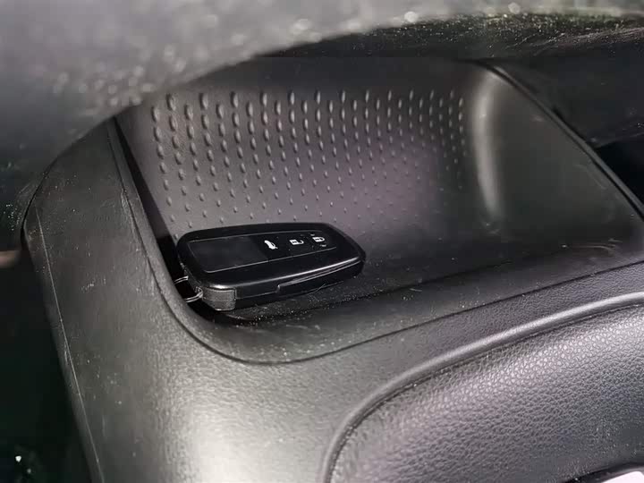 Фото 9 - Toyota Corolla