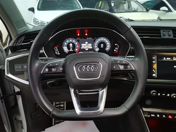 Фото 11 - Audi Q3
