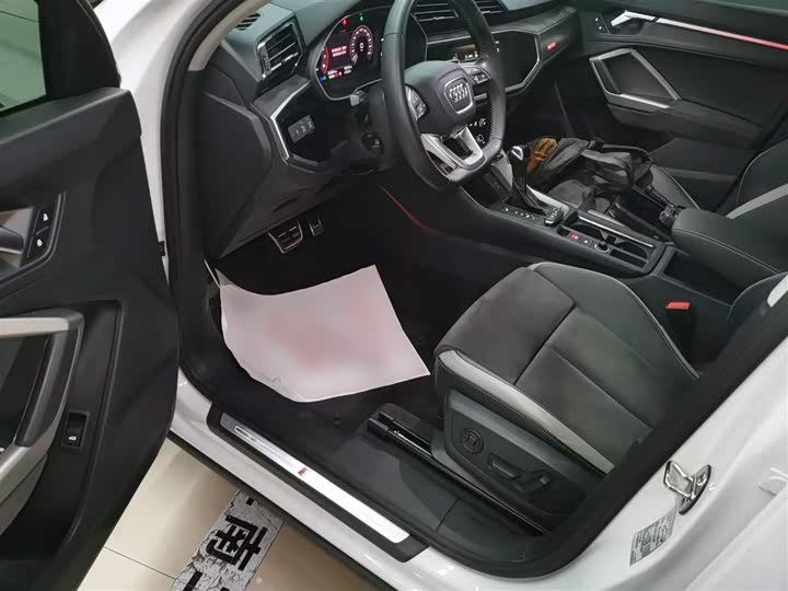 Фото 16 - Audi Q3