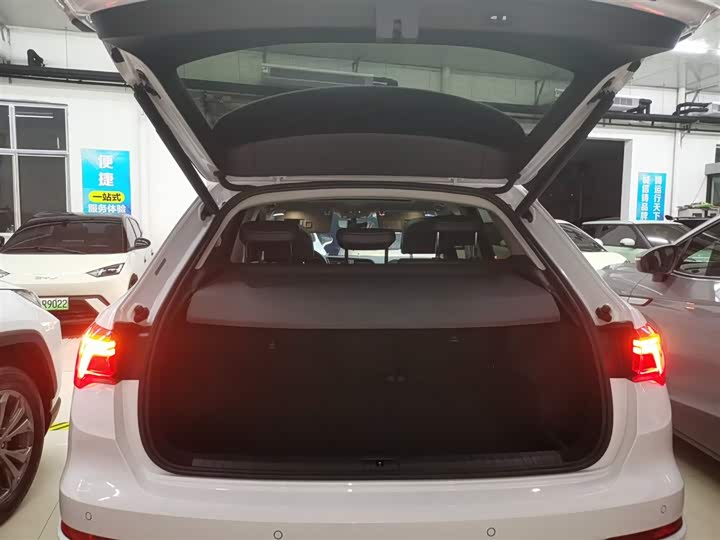 Фото 19 - Audi Q3