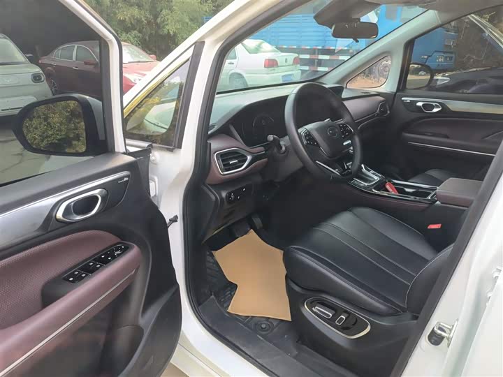 Фото 15 - GAC Trumpchi M6