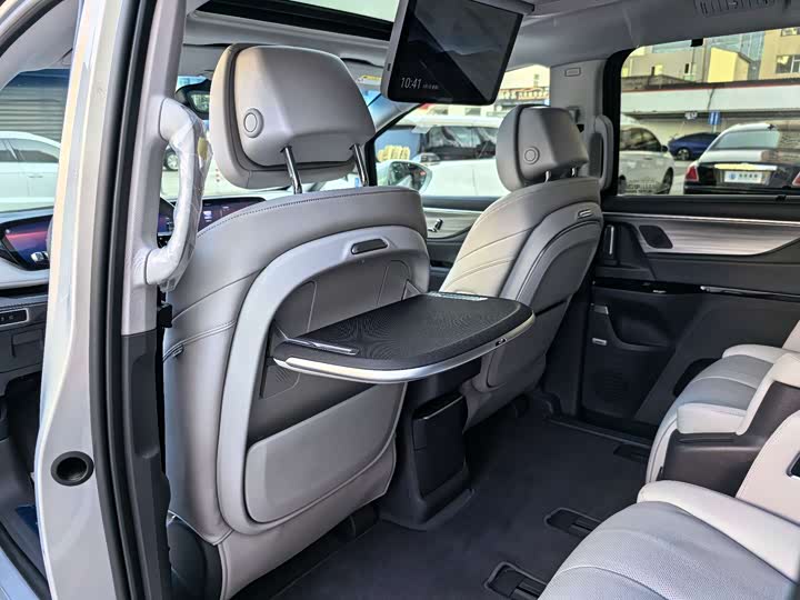 Фото 19 - Buick GL8 ES