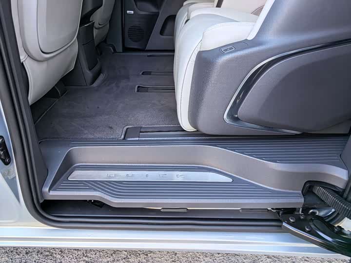 Фото 22 - Buick GL8 ES